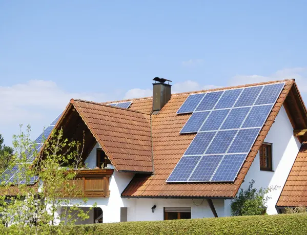 Maison équipée de panneaux solaires
