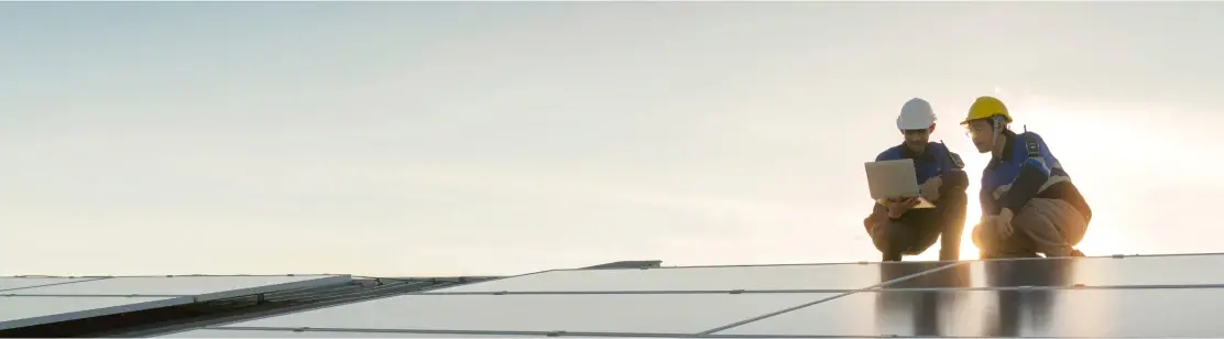 Panneaux photovoltaïques sur toit en tuiles