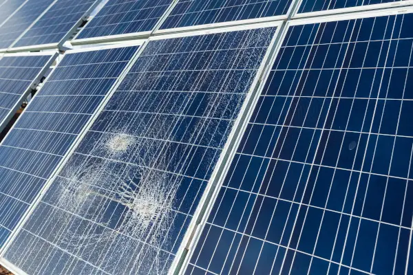 Panneaux solaires avec un impact de grêle