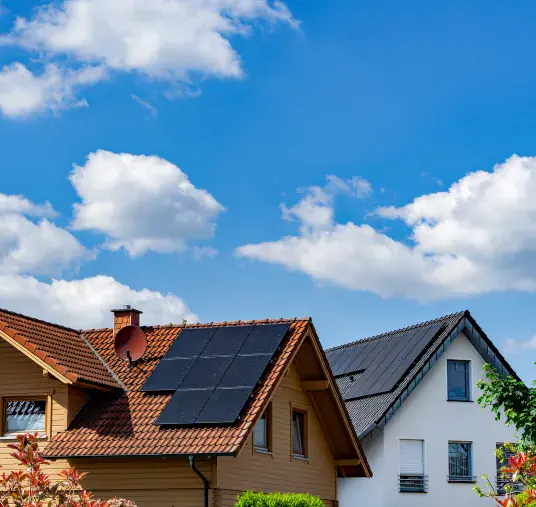 maisons avec panneaux solaires