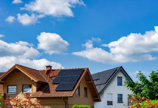 maisons avec panneaux solaires