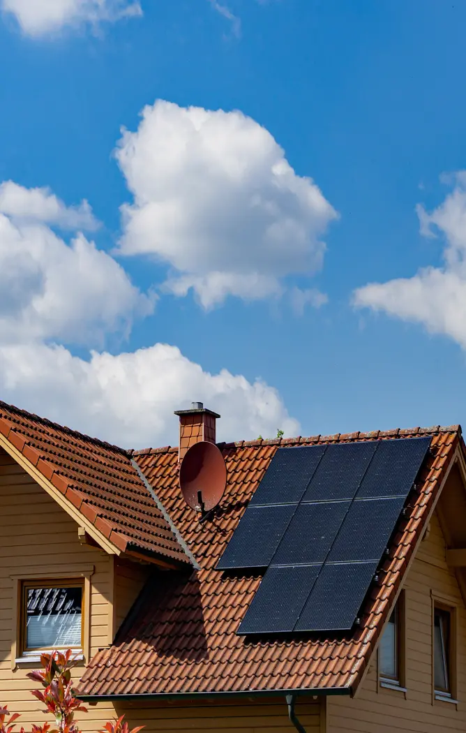 Panneaux Photovoltaïques installés sur le toit d'une maison