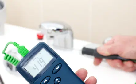 sonde qui mesure la température de l'eau du robinet